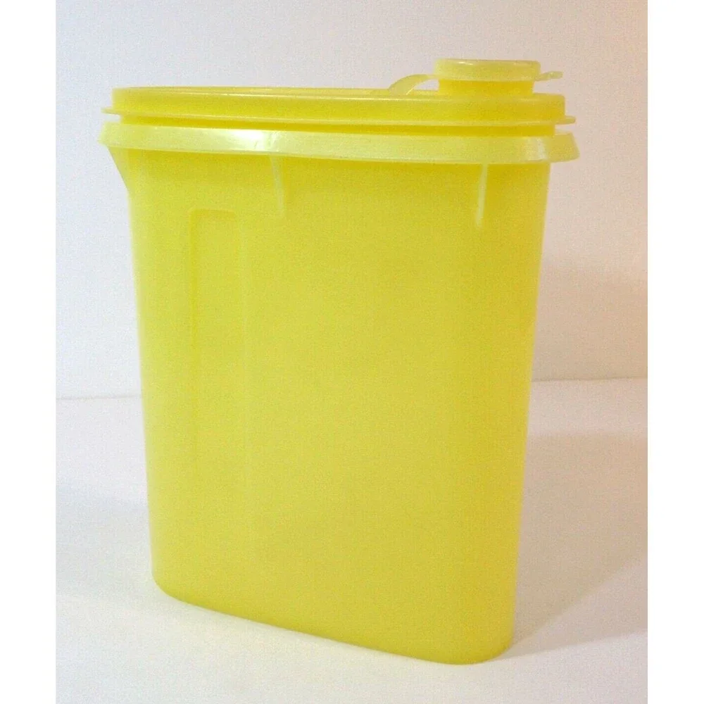 Vintage Tupperware 792-10 Yellow Store & Pour 1qt Beverage Buddy Pitcher w/Lid
